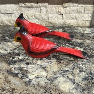 Vintage Ceramic  Red Cardinals Bird Bath Lawn Or Home Decor 7" Long Very Nice